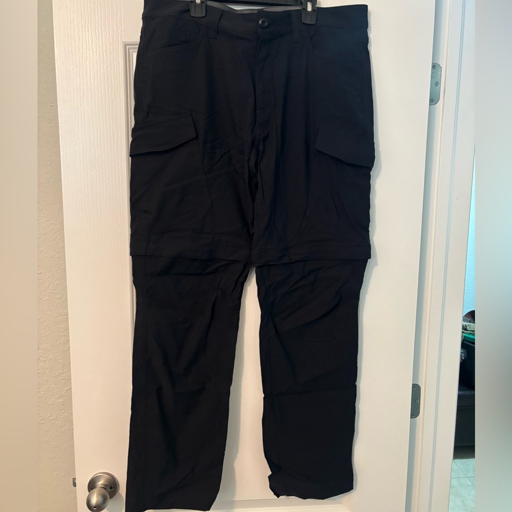 Eddie Bauer Black Men's Cargo Pants - Slim Utility Design